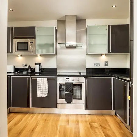 Modern 2 Bed - 8min To Grand Canal Dock Station 더블린