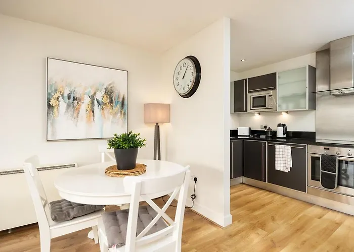 Modern 2 Bed - 8min To Grand Canal Dock Station * 더블린