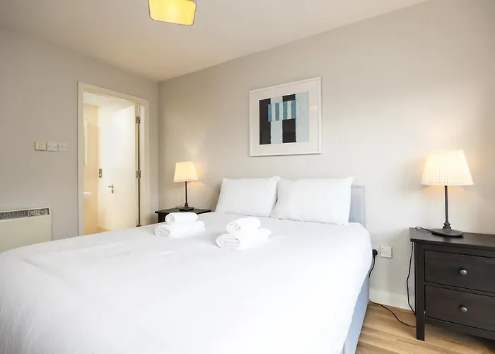 Modern 2 Bed - 8min To Grand Canal Dock Station 아파트
