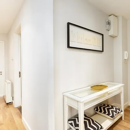 Lejlighed Modern 2 Bed - 8min To Grand Canal Dock Station Dublin