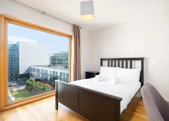 Modern 2 Bed - 8min To Grand Canal Dock Station Apartment