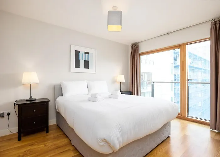 Modern 2 Bed - 8min To Grand Canal Dock Station Daire